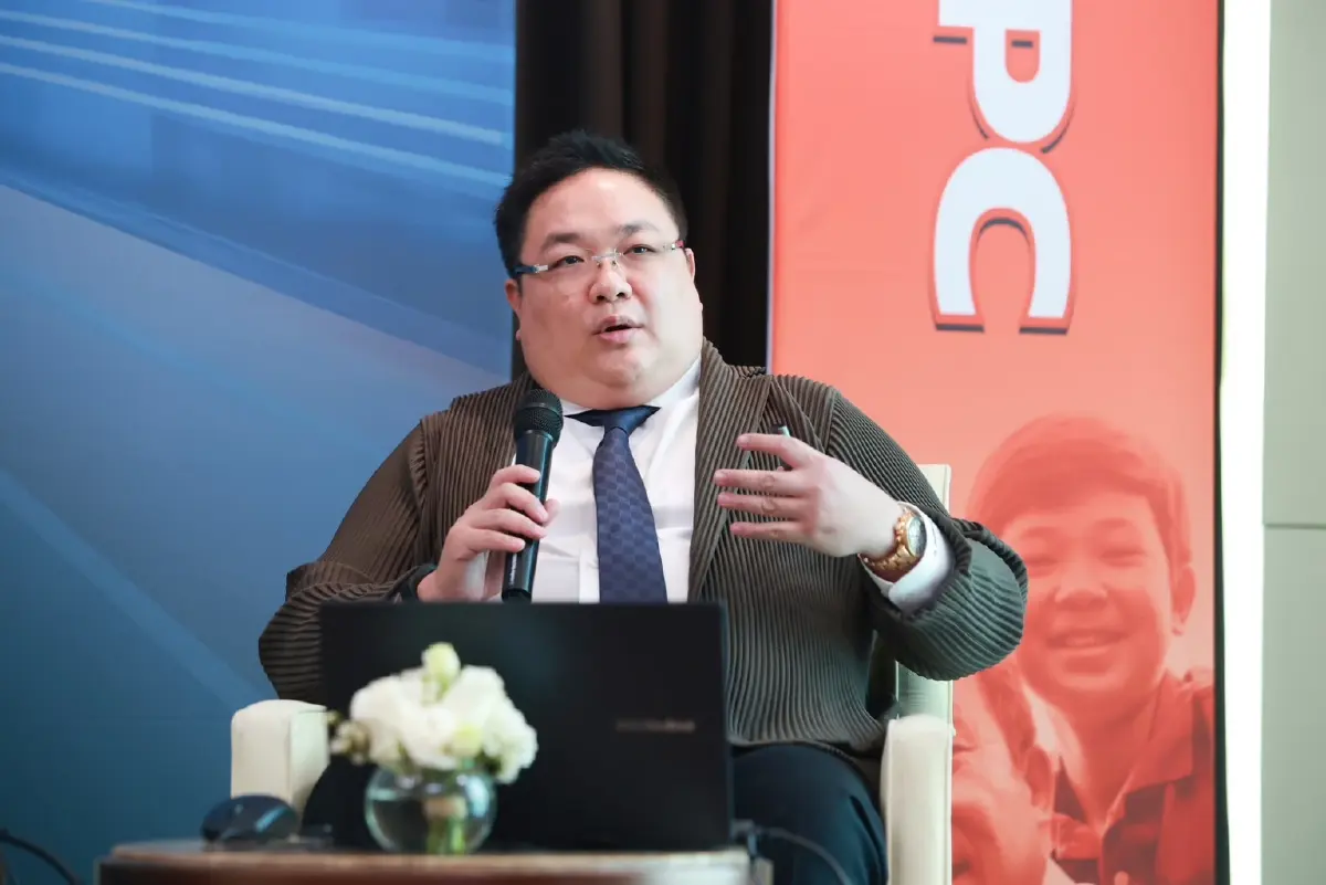 ผศ.นพ.ปองวุฒิ ด่านชัยวิจิตร อายุรแพทย์มะเร็งวิทยา โรงพยาบาลศิริราช