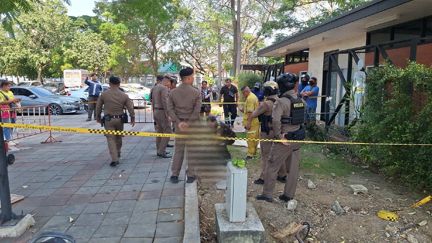 วินาทีช็อก! กล้องวงจรปิดจับภาพ นาทีชายกระโดดสะพาน พบประวัติอาการป่วย