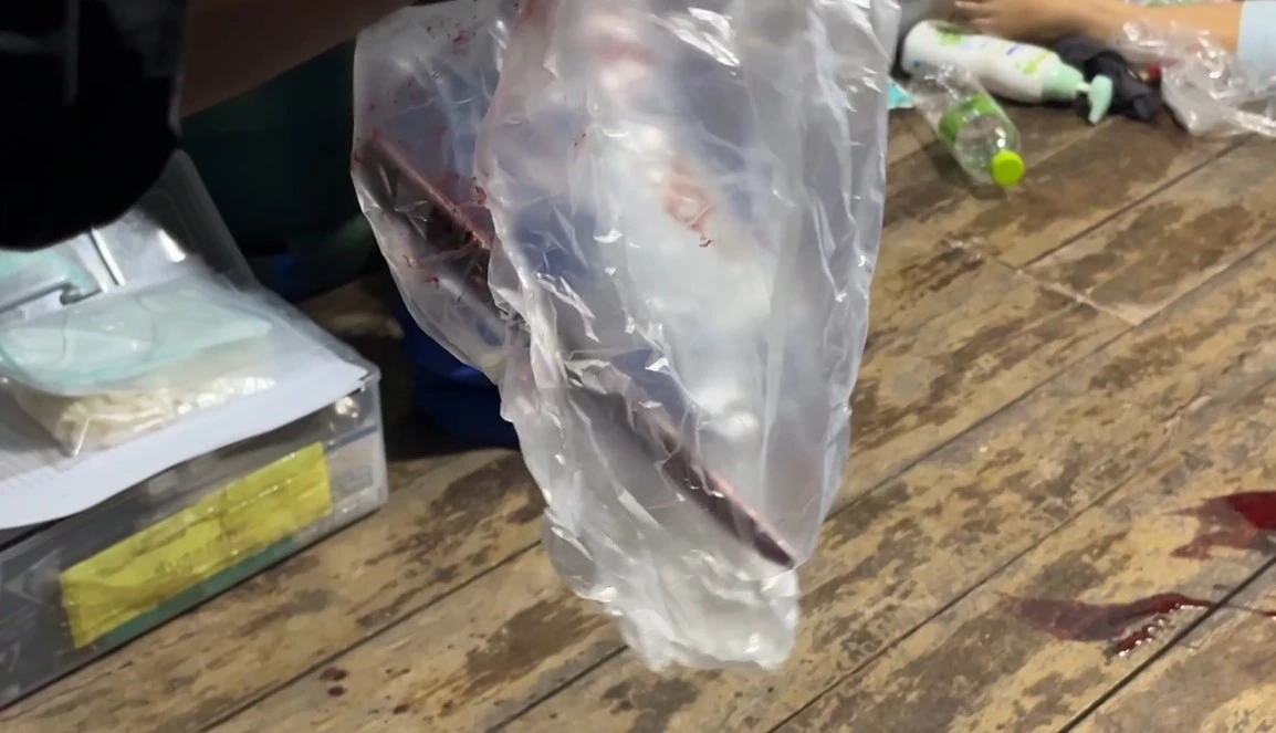 ผัวเมา ปาดคอเมียดับ สำนึกผิดปลิดชีพตัวเอง ลูกชาย 12 ขวบ เล่านาทีแม่ร้อง