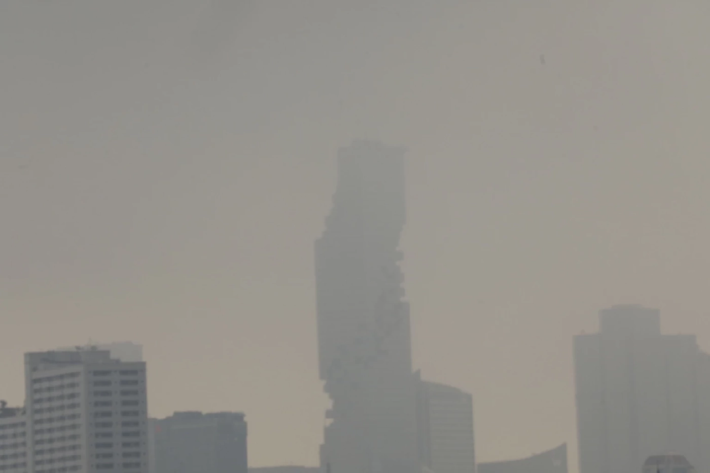 ภาพประกอบ สถานการณ์ฝุ่นควัน PM 2.5 แพร่กระจายทั่วเมืองกรุงเมื่อ 24 ม.ค.68