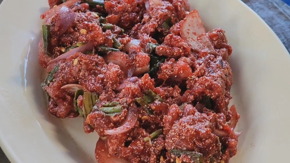 เตือนกินหมูดิบ ระวังดับ! อันตรายจากการเปิบอาหารไม่สุก