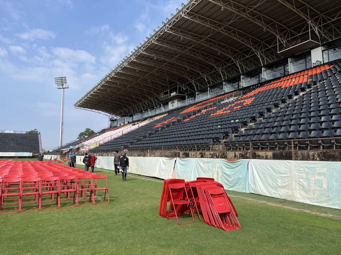 สุดอลังการ เปิด"สิงห์ สเตเดี้ยม" รับ"ทักษิณ"ปิดเกมช่วยหาเสียง "สลักจฤฎดิ์"