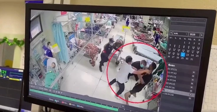 เวรเปล เล่านาทีชาวต่างชาติคลุ้มคลั่ง ไล่ทำร้าย เจ้าหน้าที่-ญาติคนไข้ ใน รพ.