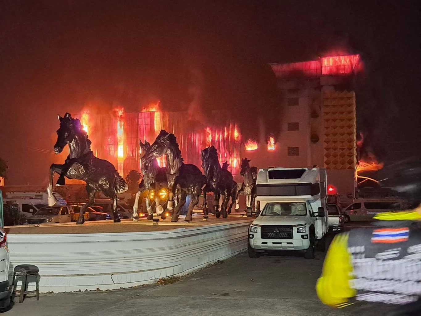 สรุปเหตุการณ์ไฟไหม้ครั้งใหญ่ บริษัทแครี่บอย พบอาคารทรุด ตร.เผยสาเหตุ