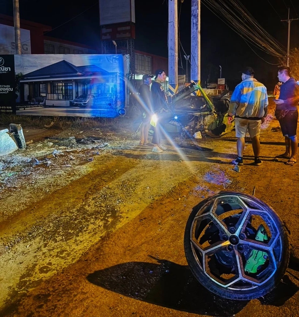 "CEO โรงงานชำแหละไก่" ซิ่ง "ลัมโบร์กินี" ชนกระบะพังยับ เหลือแต่ซาก (มีคลิป)