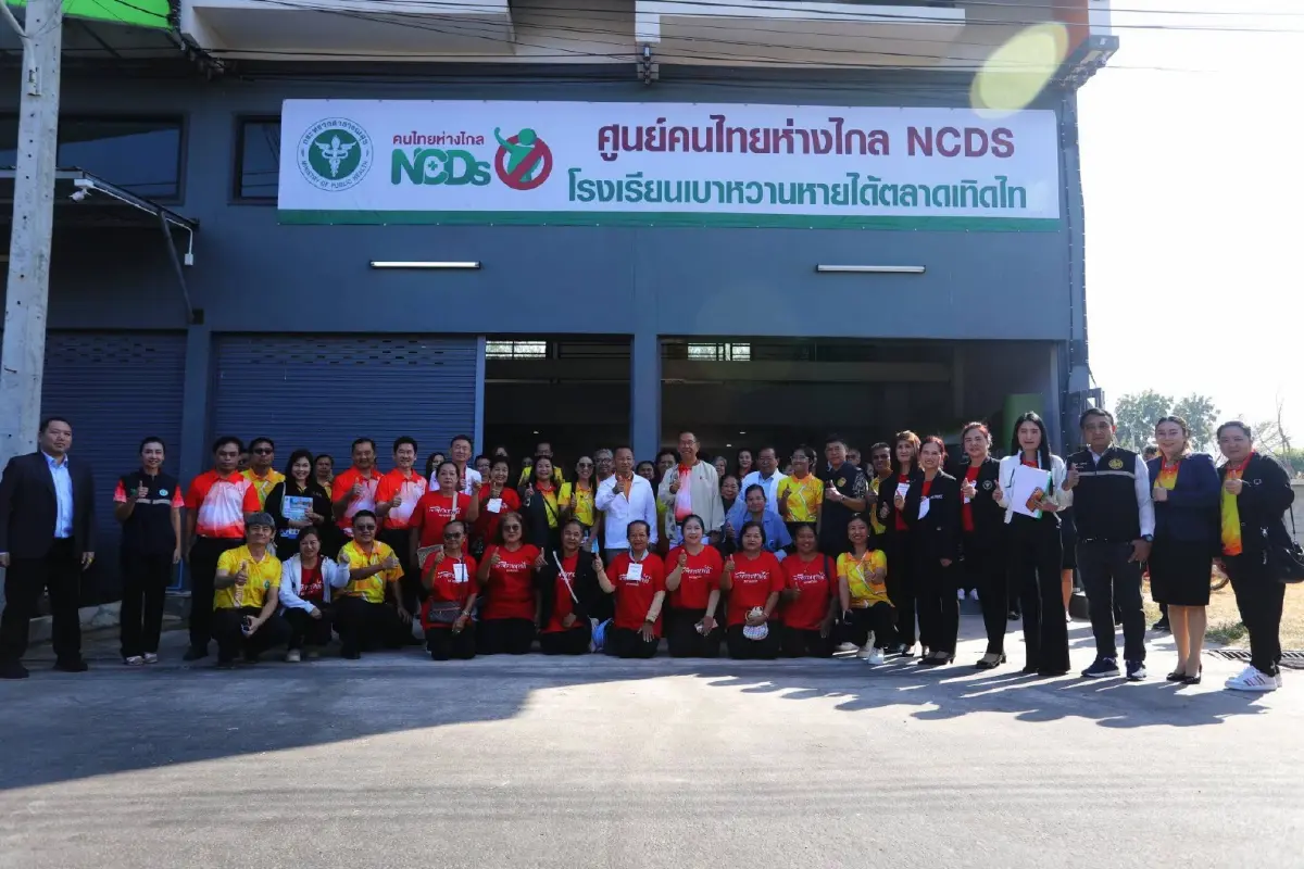 "สมศักดิ์" เยี่ยม "โรงเรียนเบาหวานหายได้ตลาดเทิดไท"