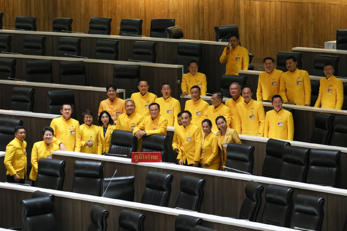 “พท.- ภท.”  มิตรไม่แท้ แต่ศัตรูถาวรไม่เปลี่ยนแปลง