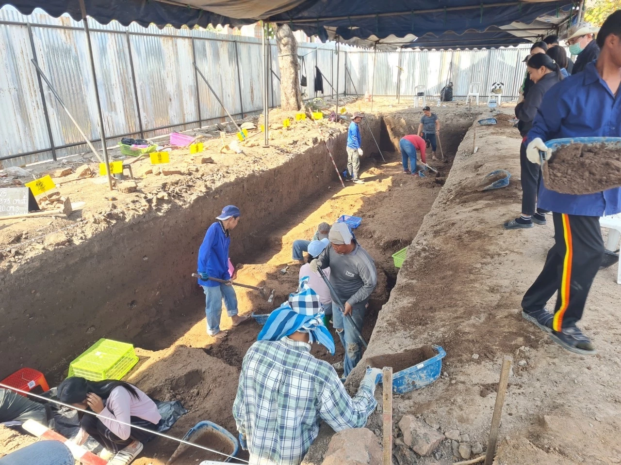 โคราช ขุดพบโครงกระดูกมนุษย์โบราณ อายุราว 1,500-2,400 ปี เพิ่มอีก