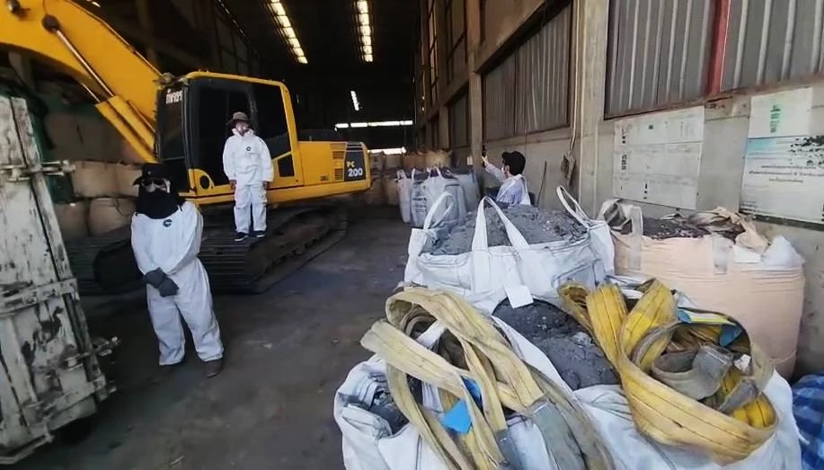 "เอกนัฏ" ลงพื้นที่โรงงาน วิน โพรเสส ระยอง เร่งเคลียร์กากสารพิษ (มีคลิป)