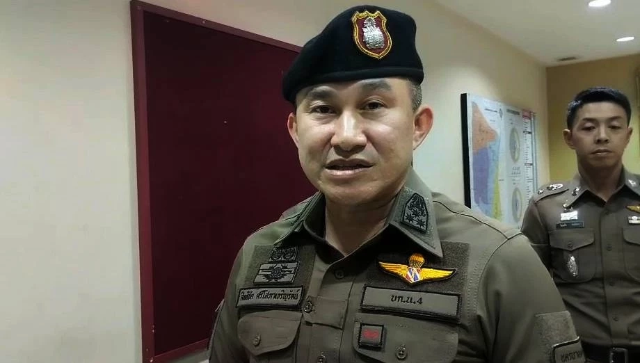 "รอง ผบก.น.4" เร่งสอบคลิปหลุด "2 นายตำรวจ ตั้งวงซดเบียร์" ในโรงพัก (มีคลิป)