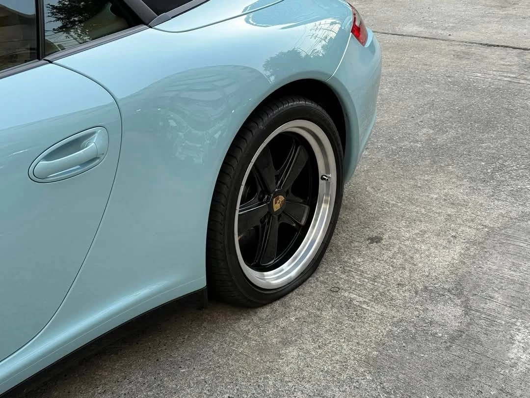 งานนี้มีฮา! "หนุ่ม กรรชัย" โพสต์รถหรูยางแตก แถมเจอยายไล่ไปตัดผม