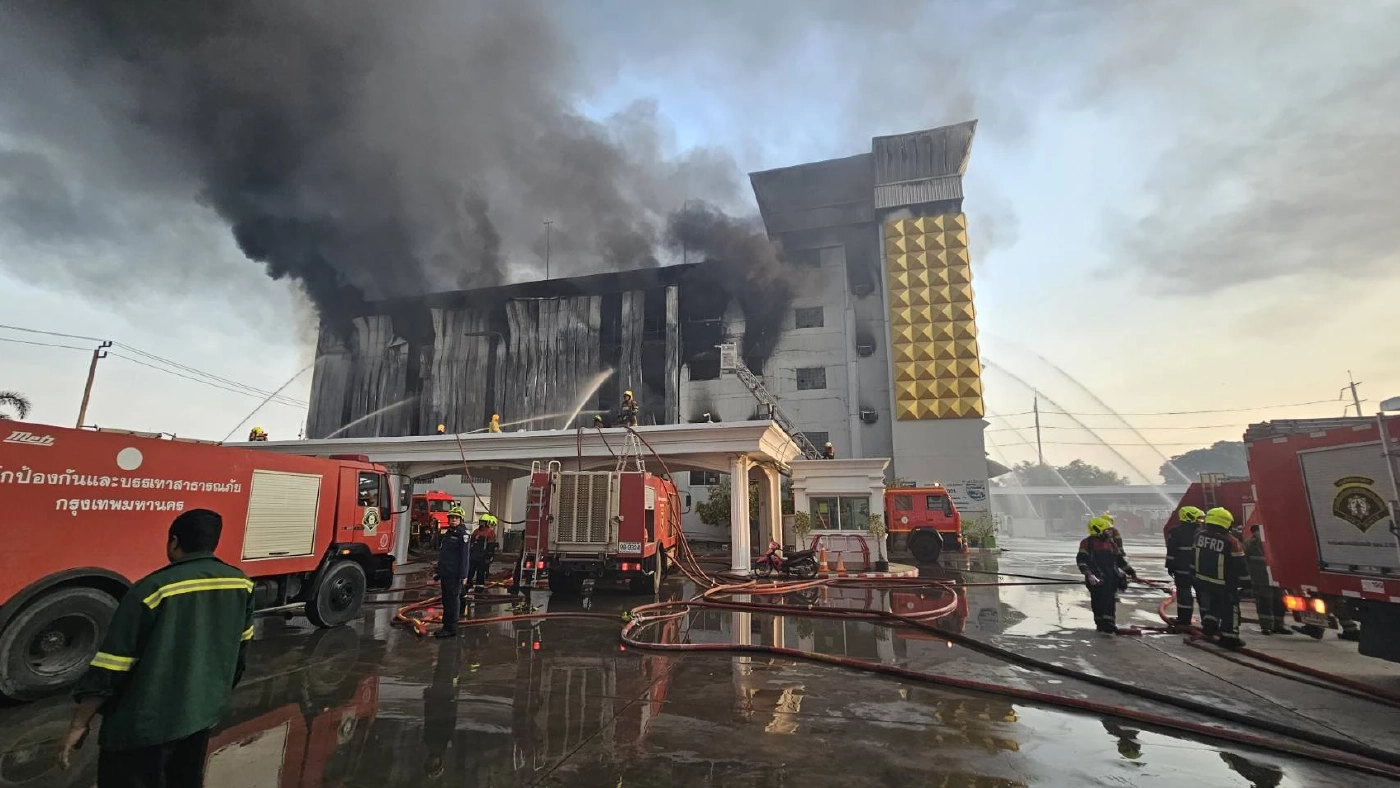 สรุปเหตุการณ์ไฟไหม้ครั้งใหญ่ บริษัทแครี่บอย พบอาคารทรุด ตร.เผยสาเหตุ