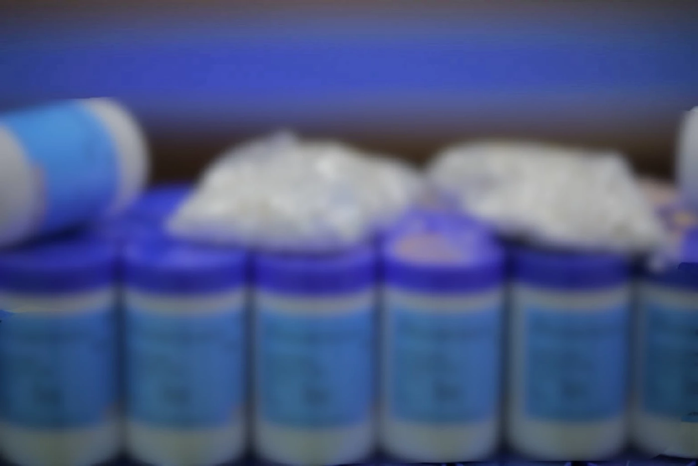 ปคบ.- อย. บุกตรวจร้านขายยา รวบ 12 เภสัชกรเถื่อน – ทลายโรงงานลอบผลิตสเตียรอยด์