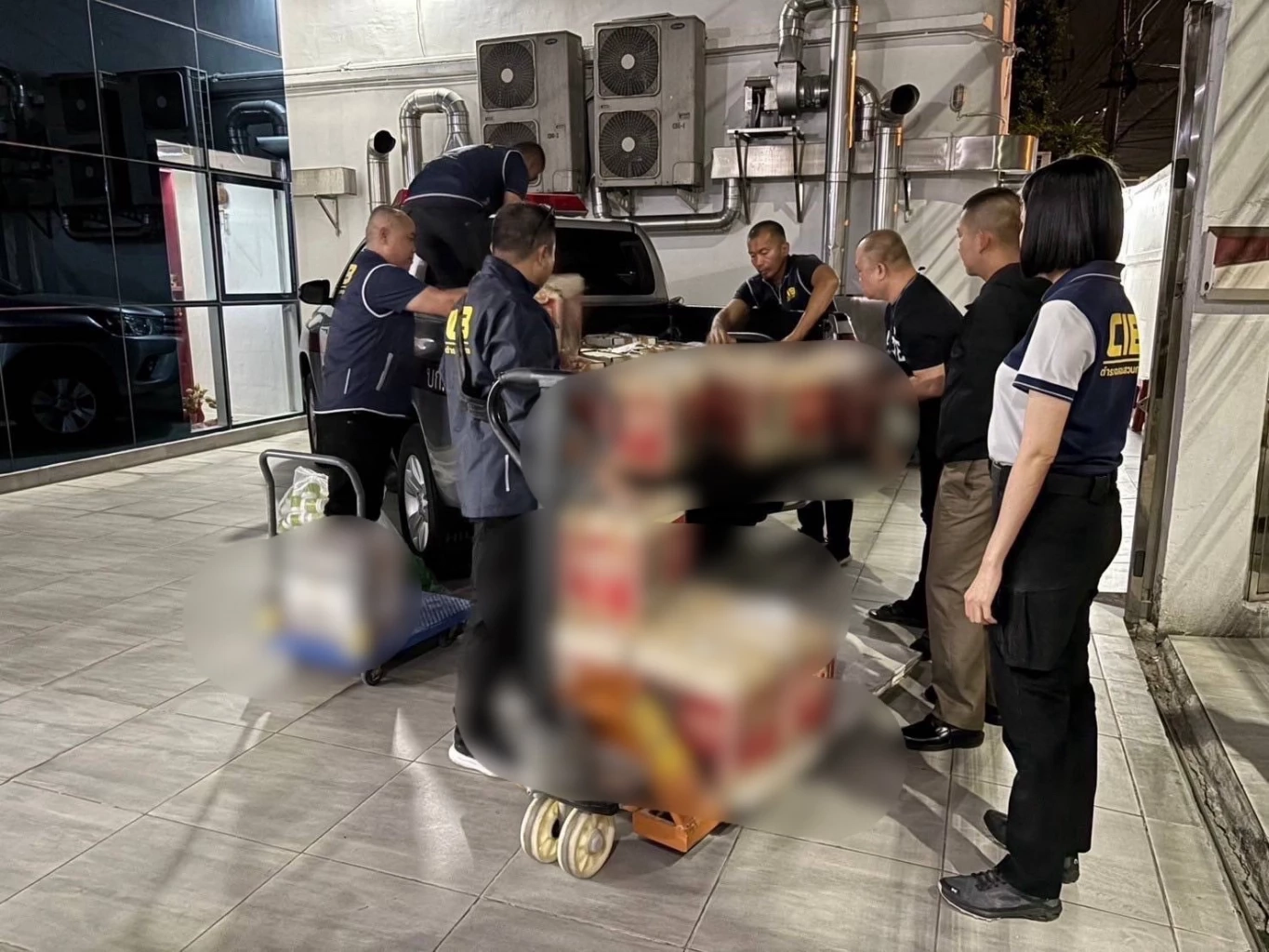 ปคบ.- อย. บุกตรวจร้านขายยา รวบ 12 เภสัชกรเถื่อน – ทลายโรงงานลอบผลิตสเตียรอยด์