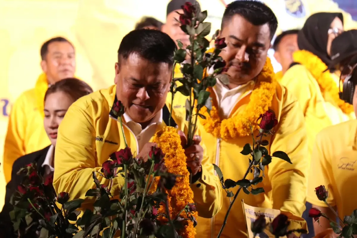 สุพิศ  พิทักษ์ธรรม" ทีมสงขลาพลังใหม่ 