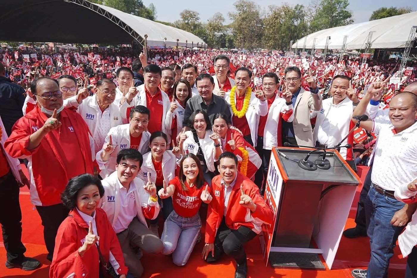 ท้กษิณ ชินวัตร อดีตนายกฯ ช่วยหาเสียงเลือกตั้งนายกอบจ. ที่ศรีษะเกษ