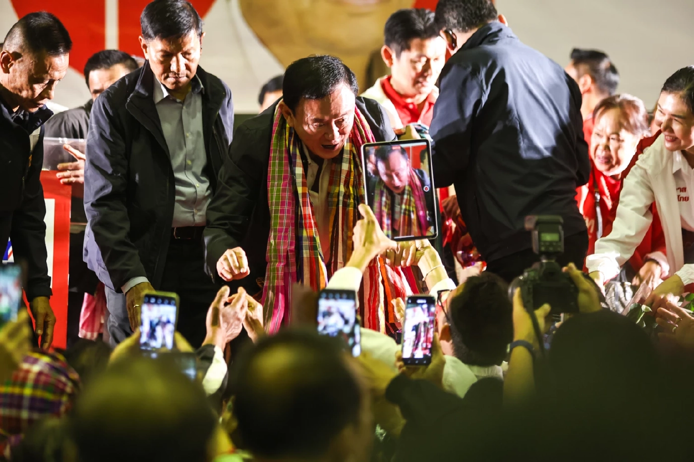 การเมือง “นายใหญ่สไตล์”  ยิ่งเดินยิ่งไกล (พรรค) ประชาชน