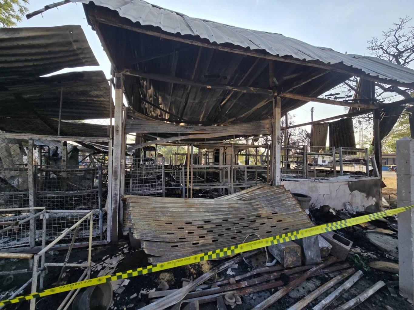 สลดรับตรุษจีน ไฟไหม้ร้านค้า คลอก 3 พ่อแม่ลูก เสียชีวิตสภาพกอดกันกลม