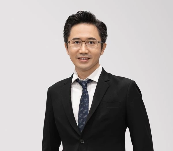 นายยศชนัน วงศ์สวัสดิ์ เป็นบุตรคนโตของ นายสมชาย และนางเยาวภา วงศ์สวัสดิ์ 