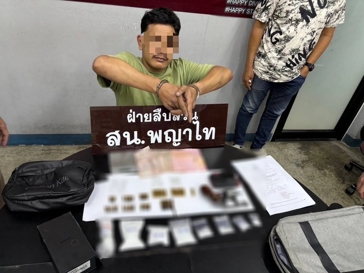 สืบพญาไท รวบโจ๋ซ่า ชักอาวุธขู่แม่ค้าตลาดกิ่งเพชร