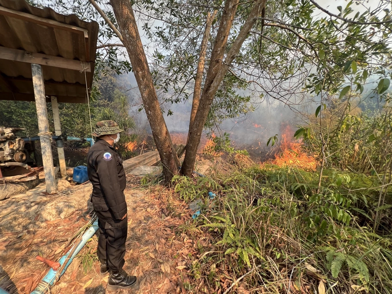 ระทึก! “ไฟป่า” ฝั่งเขมร ลามเขตฐานทหารพรานไทย เกิดเสียงบึ้มเป็นระยะๆ