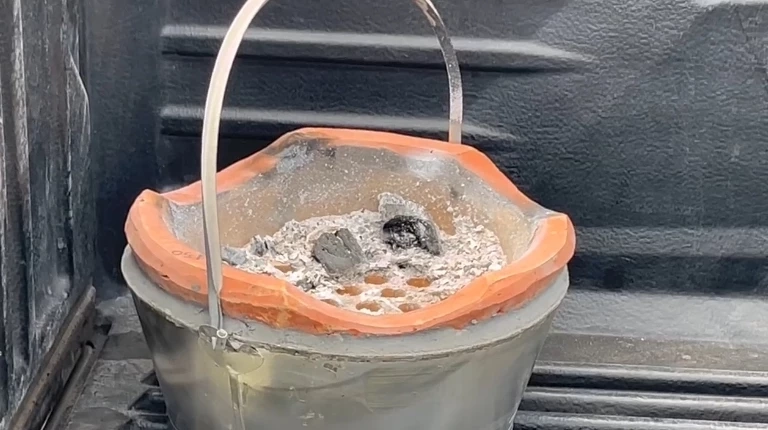 สาว 38 รมควันฆ่าตัวตายในรถยนต์ ญาติเผยพูดเป็นลางก่อนลาโลก