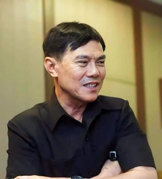 "พล.ต.ท.เรวัช กลิ่นเกษร" อดีตผู้บัญชาการตำรวจปราบปรามยาเสพติด(อดีตผบช.ปส.) 