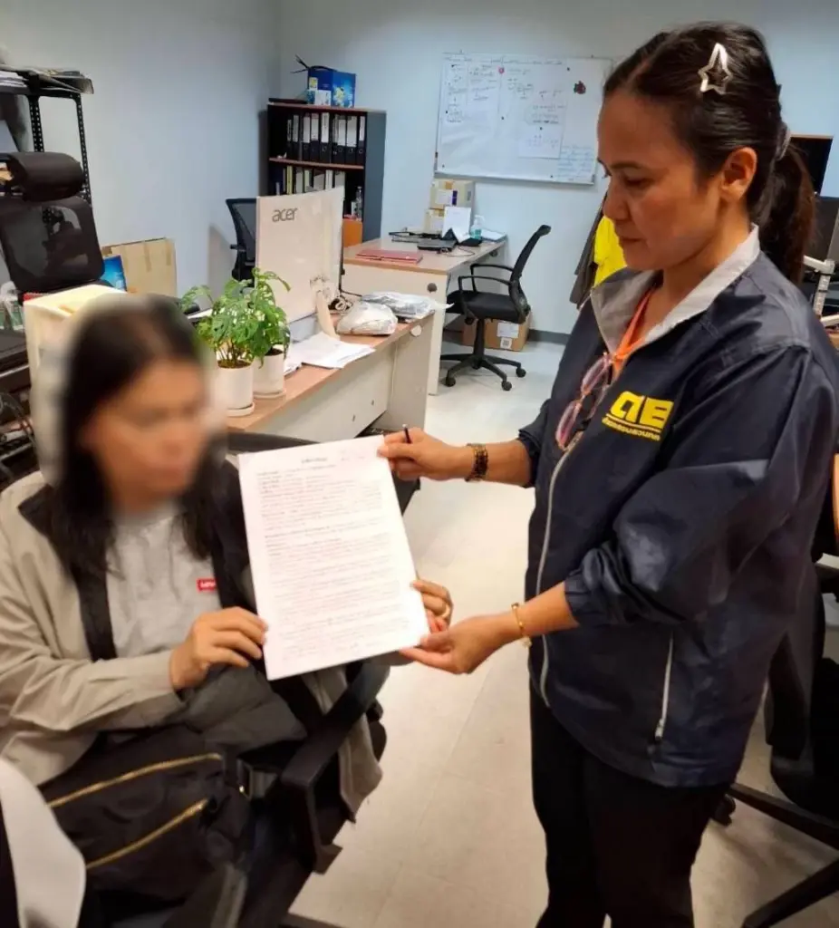 "ตำรวจ ปคม." รวบเจ้าของคาราโอเกะ ลวงสาวส่งค้าประเวณี UAE หลานในไส้ก็ไม่เว้น