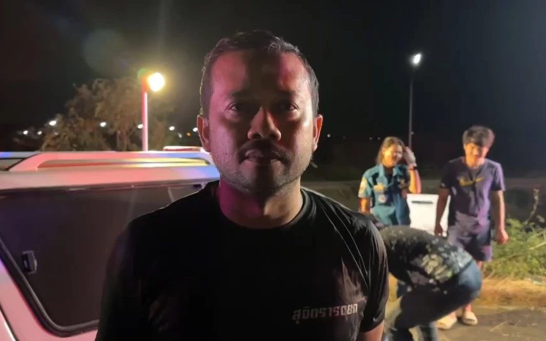 ระทึก! กระบะหลุดโค้งพุ่งชนรถพ่วง 18 ล้อ ก่อนตกลงไปในคลอง คนขับเสียชีวิต