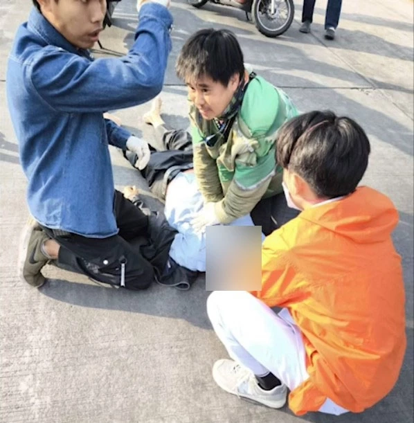 เดือด! โชเฟอร์สองแถวแดงชลบุรี เปิดศึกกลางถนน ก่อนขับรถพุ่งชนดับ 1