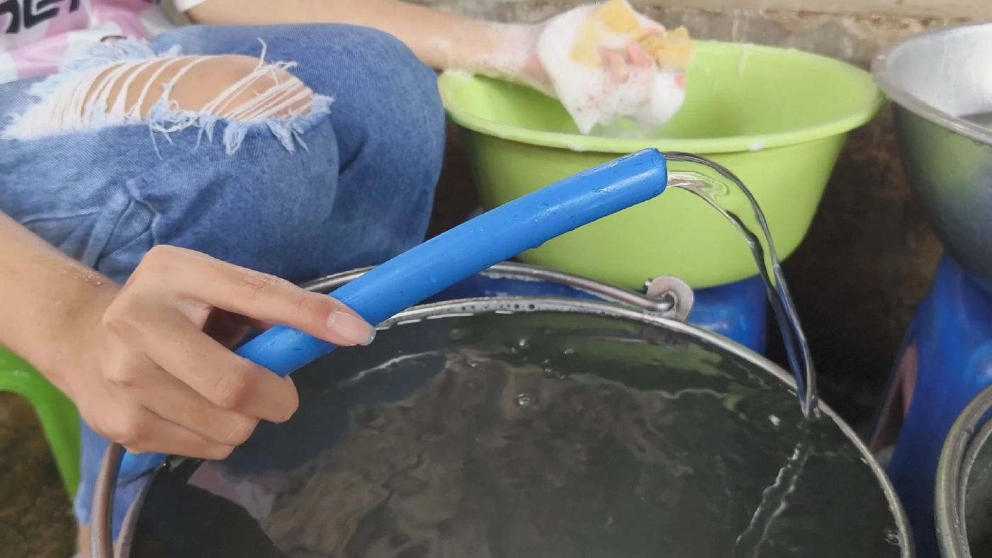 แจงแล้ว ปมคลิปสาว นั่งล้างจานในคลอง ตลาดน้ำดำเนินสะดวก