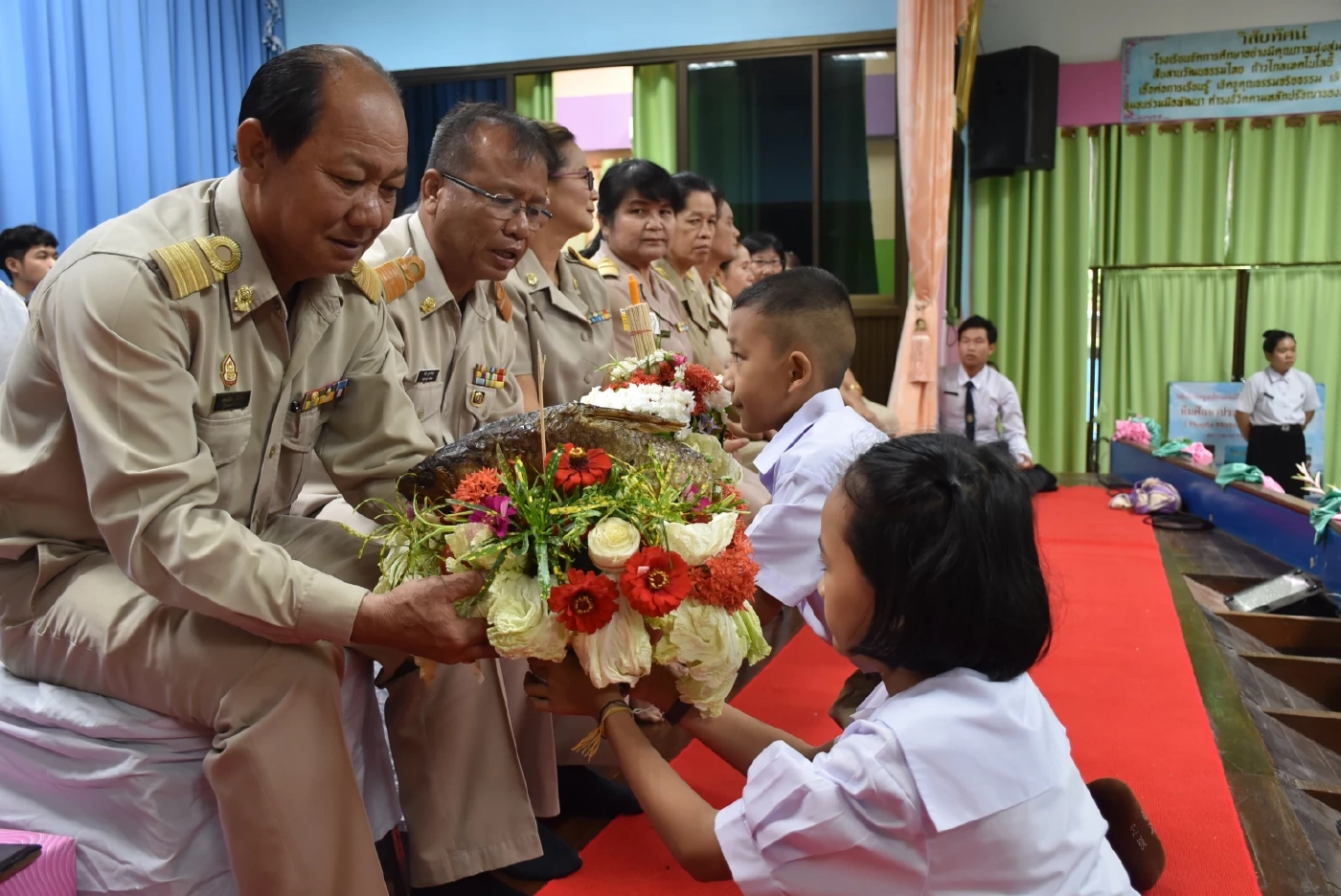 รวมคำขวัญ "วันครู" ตั้งแต่อดีตจนถึงปัจจุบัน - สะท้อนให้เห็นถึงการศึกษาไทย