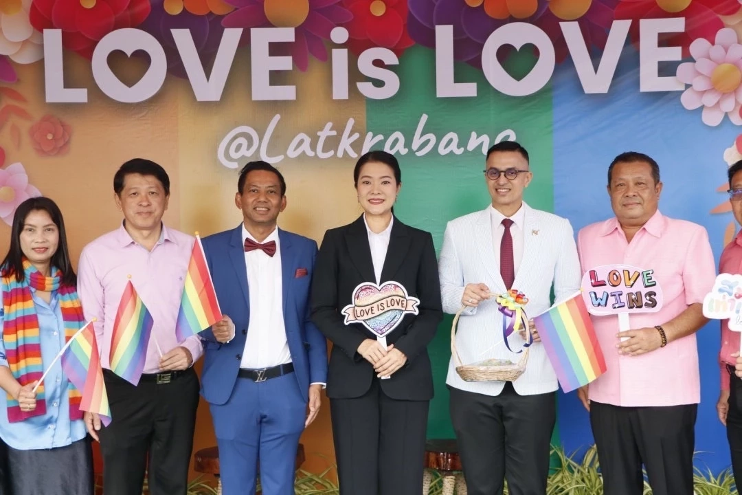 รมช.ธีรรัตน์ นำทีม ส.ก.เพื่อไทย ร่วมฉลอง "Marriage Equality" สร้าง ปวศ.สมรสเท่าเทียมในไทย