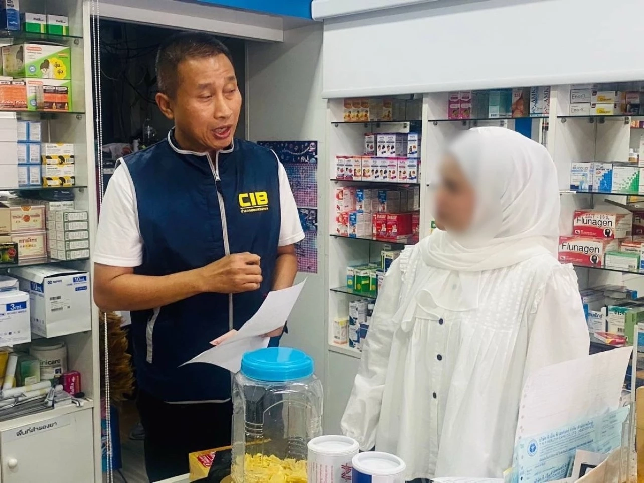 ปคบ.- อย. บุกตรวจร้านขายยา รวบ 12 เภสัชกรเถื่อน – ทลายโรงงานลอบผลิตสเตียรอยด์