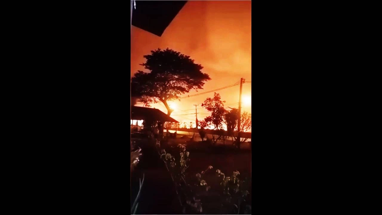 "ผู้ว่าฯอุดร" สั่งนายอำเภอแจ้งความเอาผิด “คนเผาอ้อย” 30 ไร่ จนเป็นทะเลเพลิง