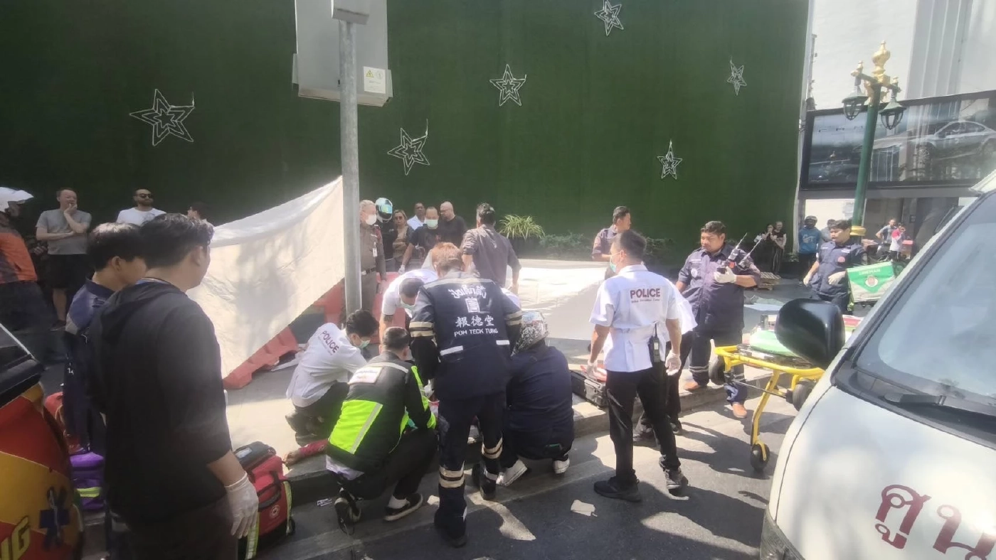 เดือดกลางถนน รถเก๋งเฉี่ยวชนรถจยย. แต่เคลียร์ไม่จบ ไล่ชนดับ