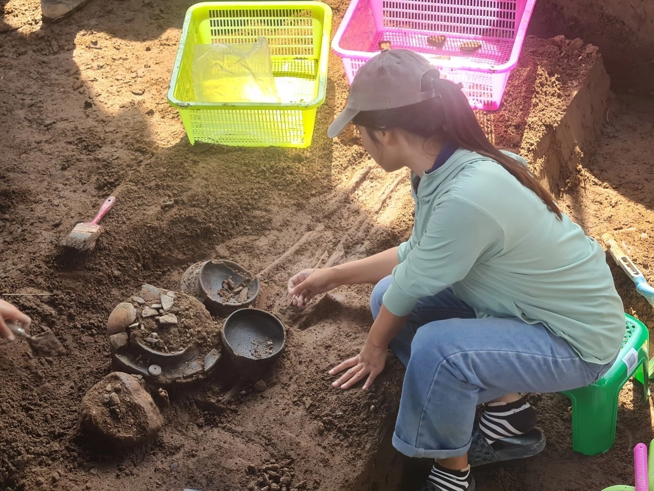 โคราช ขุดพบโครงกระดูกมนุษย์โบราณ อายุราว 1,500-2,400 ปี เพิ่มอีก