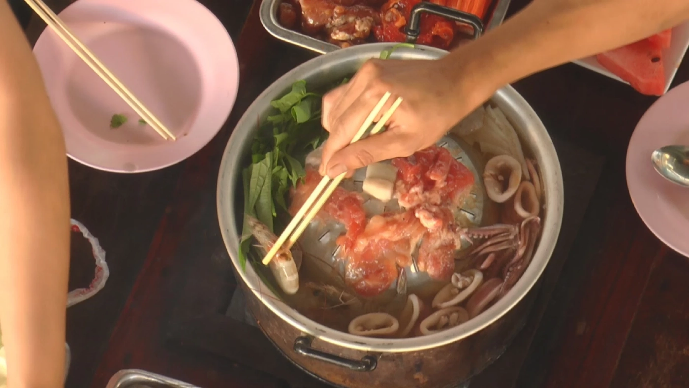 เตือนกินหมูดิบ ระวังดับ! อันตรายจากการเปิบอาหารไม่สุก