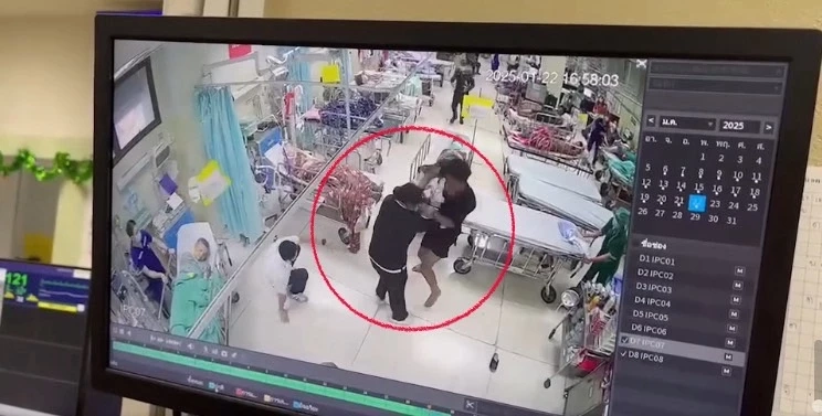 เวรเปล เล่านาทีชาวต่างชาติคลุ้มคลั่ง ไล่ทำร้าย เจ้าหน้าที่-ญาติคนไข้ ใน รพ.