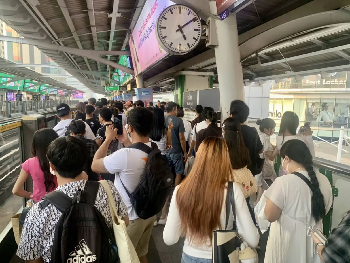 รถไฟฟ้าฟรีวันแรก ดันผู้โดยสารพุ่ง 45%