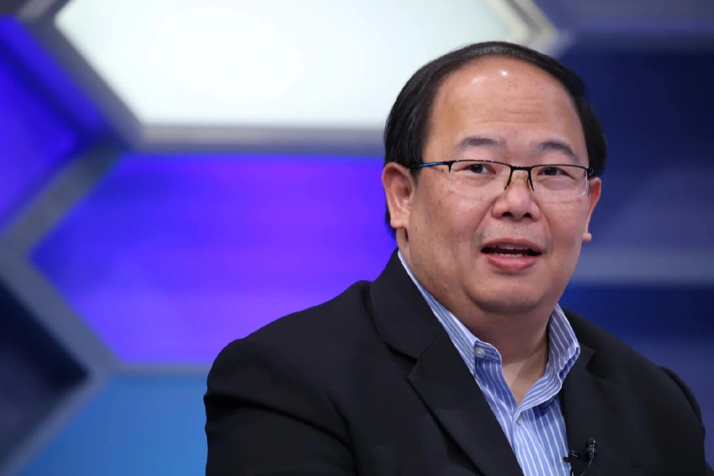 เมื่อ “ผู้นำ Charisma” อยู่เหนือ “นายกฯ Authority”