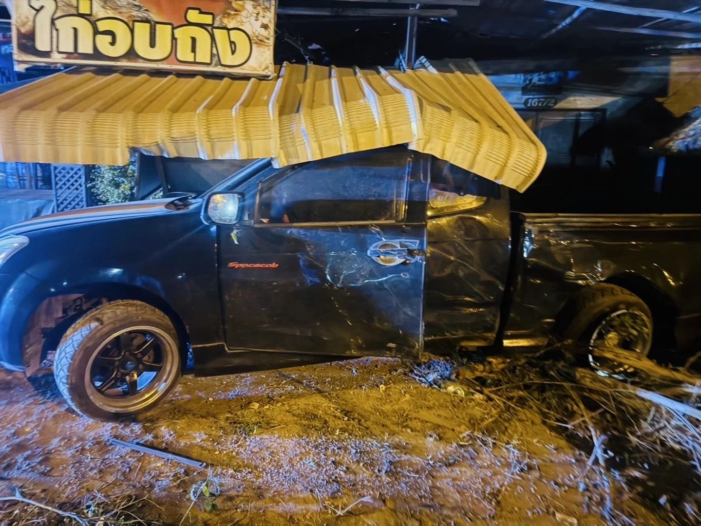 "CEO โรงงานชำแหละไก่" ซิ่ง "ลัมโบร์กินี" ชนกระบะพังยับ เหลือแต่ซาก (มีคลิป)