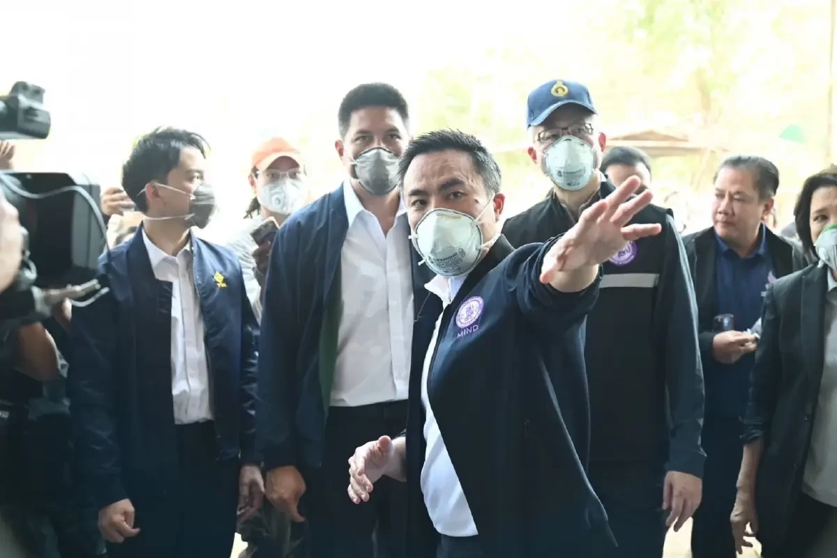 นายเอกนัฏ พร้อมพันธุ์ รัฐมนตรีว่าการกระทรวงอุตสาหกรรม