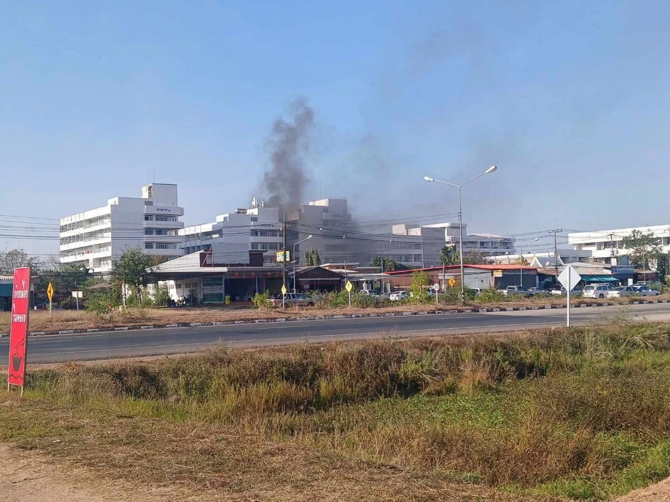 ด่วน! รวบไอ้คลั่งควงปืนบุกปาระเบิด "molotov" เผา “รพ.เดชอุดม” ก่อนซิ่งรถไล่ชนดะที่ “นาเยีย”