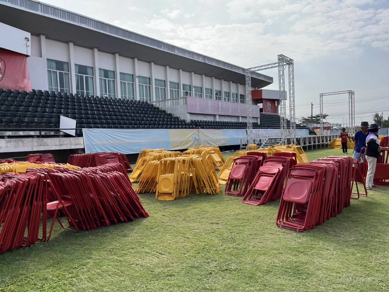 สุดอลังการ เปิด"สิงห์ สเตเดี้ยม" รับ"ทักษิณ"ปิดเกมช่วยหาเสียง "สลักจฤฎดิ์"