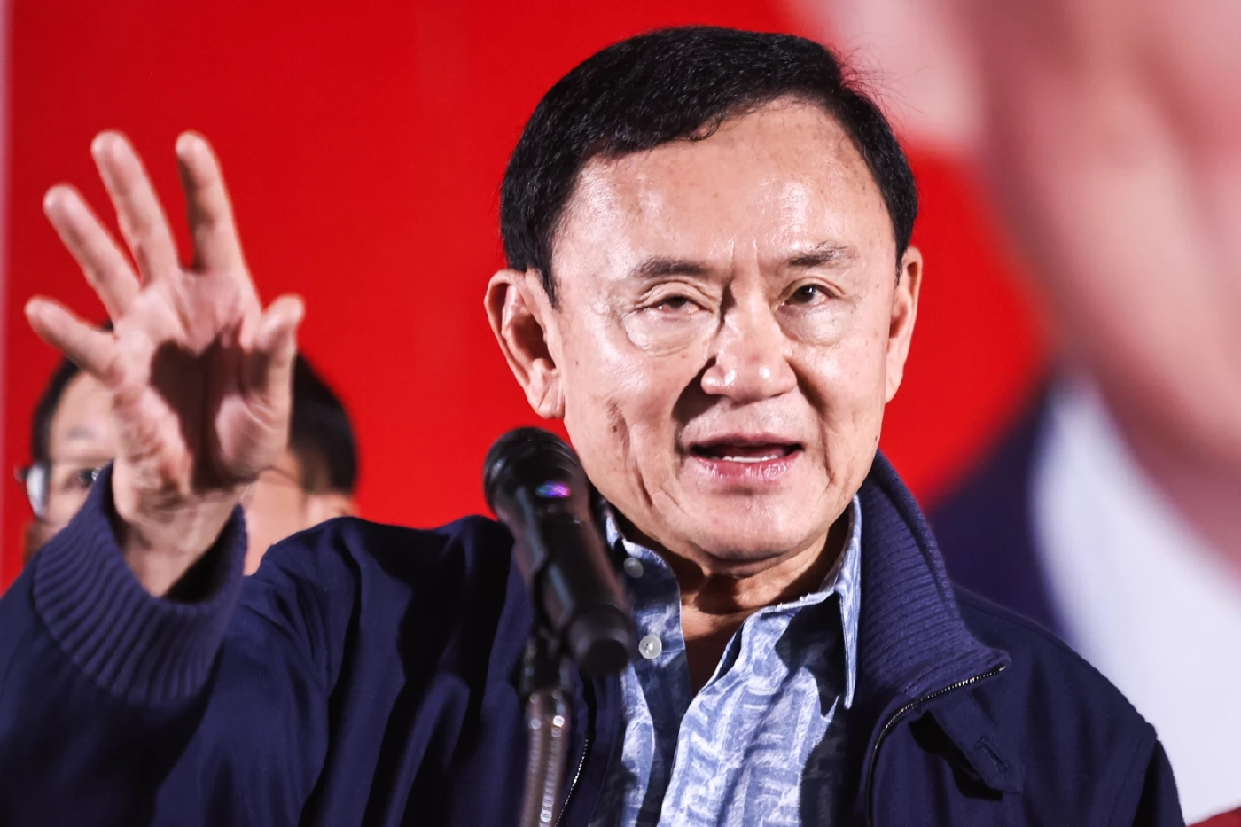 การเมือง “นายใหญ่สไตล์”  ยิ่งเดินยิ่งไกล (พรรค) ประชาชน