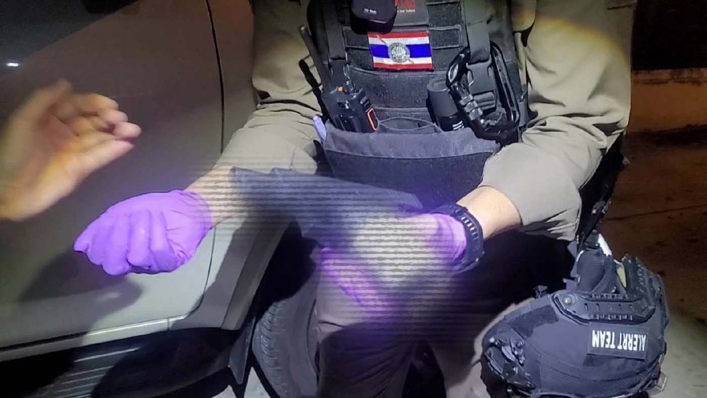 อดีตสามีหึงโหด ควงปืนบุกบ้านสางแค้น โดนชายคนใหม่ของอดีตภรรยา รัวยิงดับ