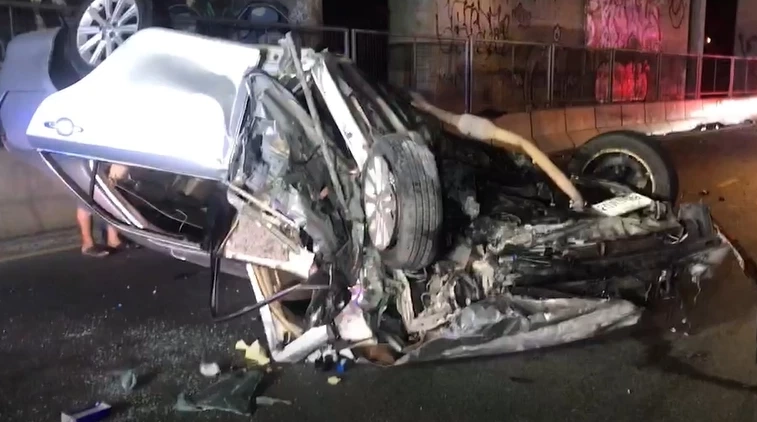 สลด! เก๋งแคมรี่ ชนรถจยย. 2 คัน ขี่ย้อนศร ดับ 2 เจ็บ 2