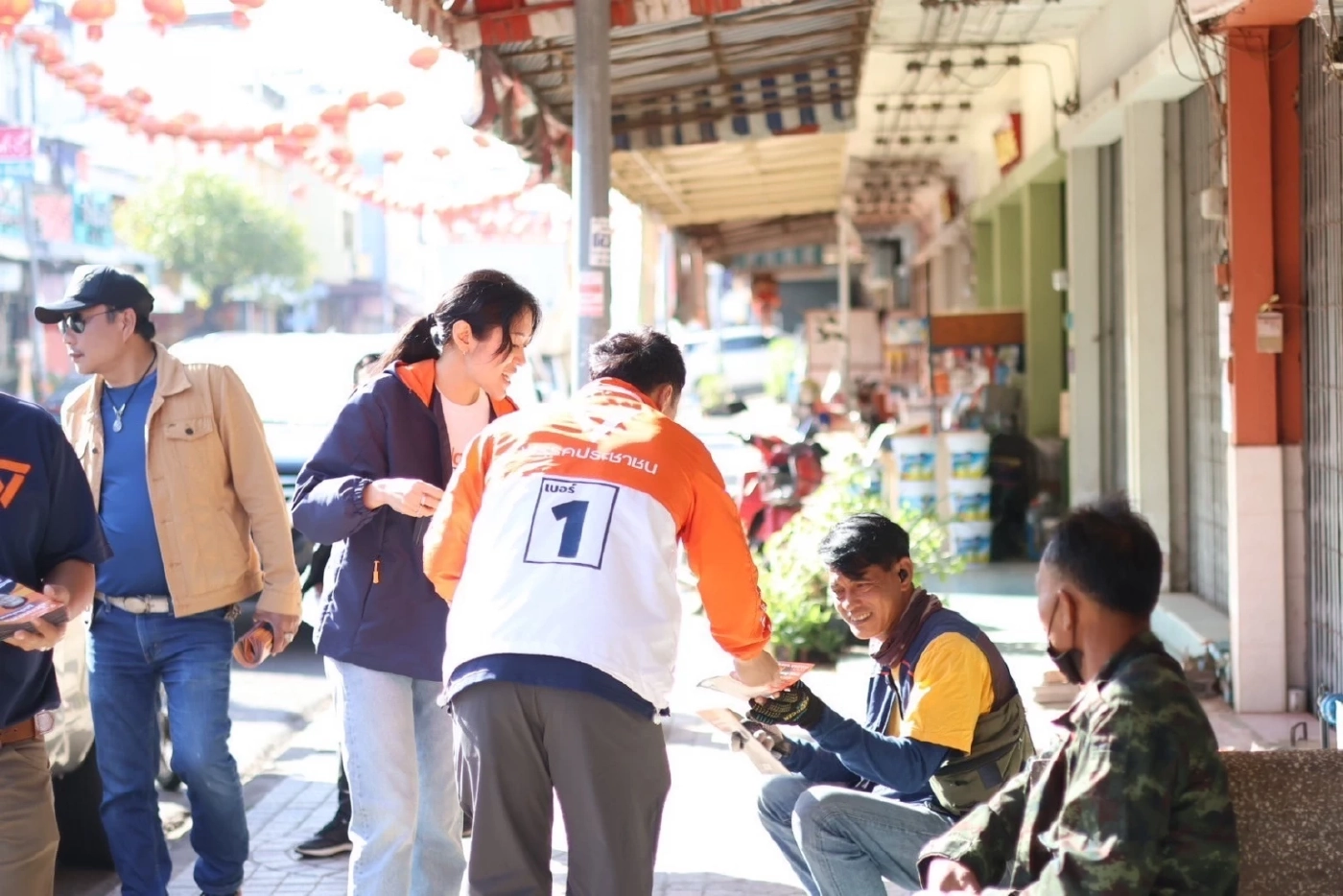 "ปิยบุตร-พรรณิการ์" ยกทัพหาเสียงดาวกระจายชิงเก้าอี้"นายกอบจ.มุกดาหาร"