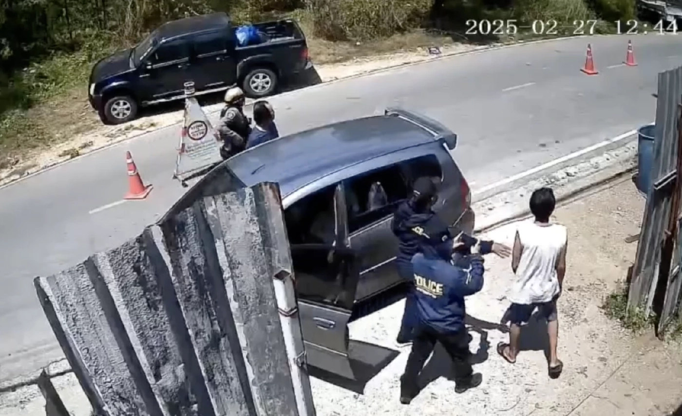 ระทึก ! พ่อค้ายาซิ่งเก๋งยิงฝ่าด่าน เปิดทางหนีตำรวจ สุดท้ายไม่รอด